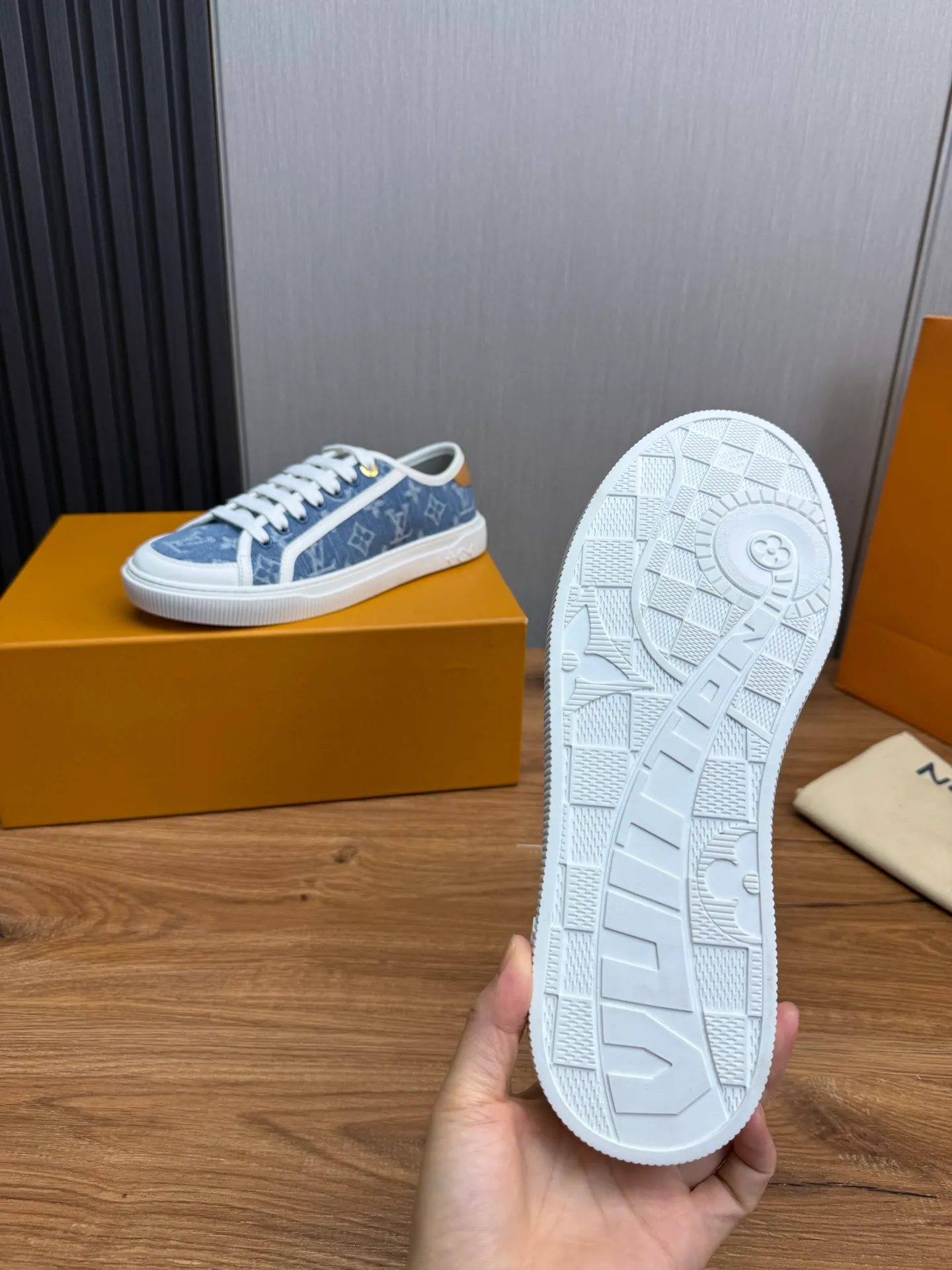 Men's shoes 💰600💰 LV. Hot sale at the counter 🔥Couple canvas shoes 👩‍❤️‍👨 Official website synchronization, original brand printed fabric + original original sole, 36-45 (40 for women, 38.45 for men, custom-made, non-refundable)
